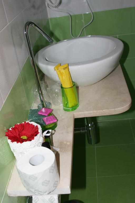 Crystal Rhome Rome Buitenkant foto